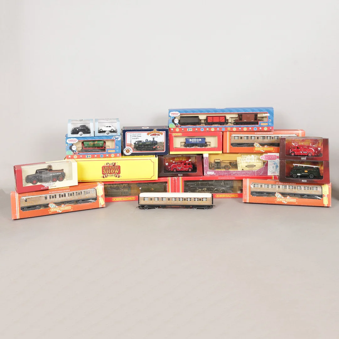 A COLLECTION OF BOXED MODEL TRAINS AND VEHICLES (QTY). — Model railways — Bishop & Miller