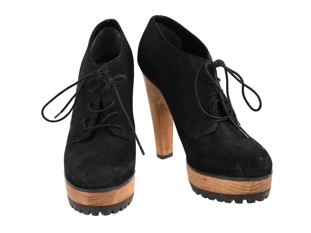 SKOR, DOLCE & GABBANA, svart mocka, trä, stl 39½ , klack 12 cm, bruksslitage.