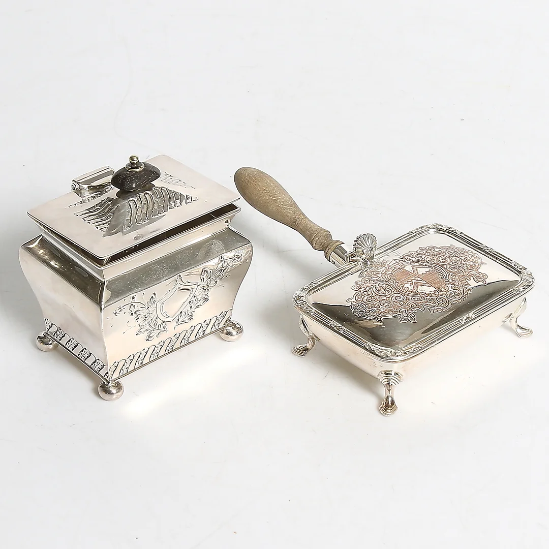 SKRIN samt SILENT BUTLER BOX, 2 delar, nysilver, England, 1900-tal. — Other metals — Stadsauktion Sundsvall