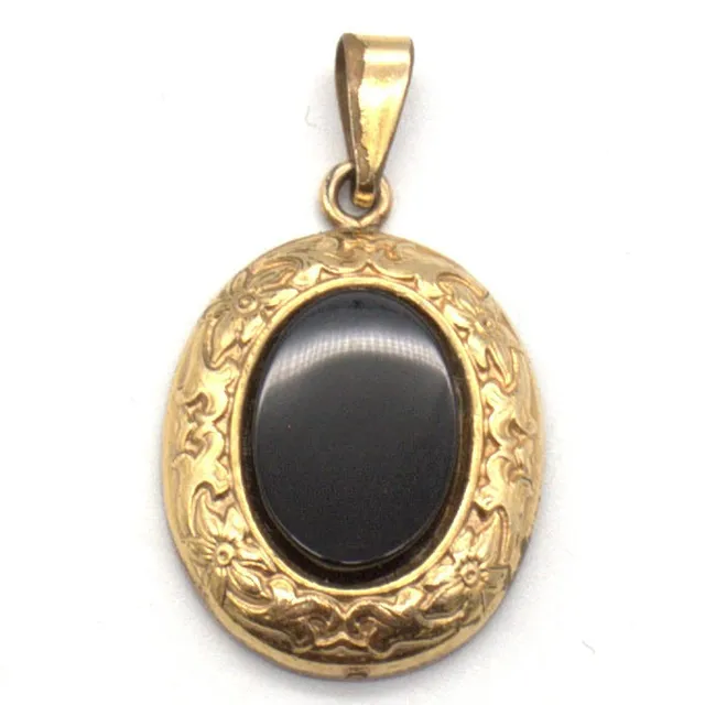ANHÄNGER, 12 KARAT GOLD FILLED, FLORALES MOTIV, BESETZT MIT EINEM ONYX, FRÜHES 20. JAHRHUNDERT.