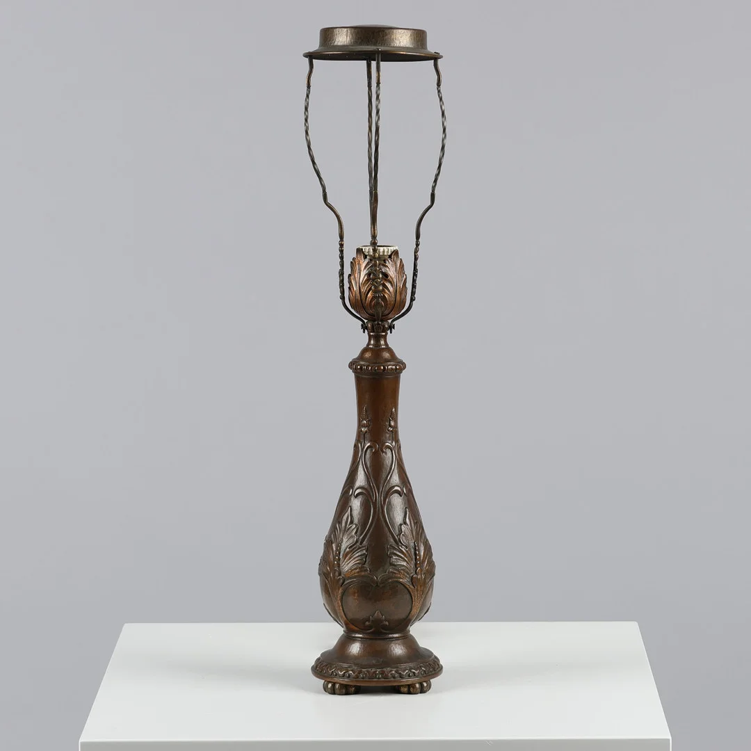 Art nouveau - Jugend bordlampe af kobber og bronze. 1900 tallet første halvdel. — Table Lamps — Palsgaard Kunstauktioner