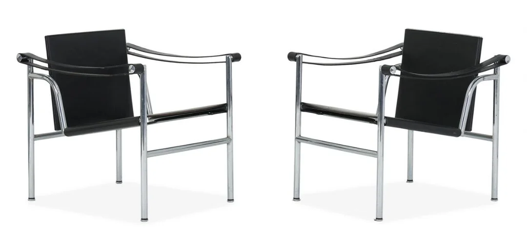 “LC 1”. A pair of easy chairs with frame of chromed steel. Black grain leather upholstery in seat, back and armrest. Manufactured by Cassina. Stamped resp. No. 24872 and No. 24888. (2) — Modern Furniture — Bruun Rasmussen