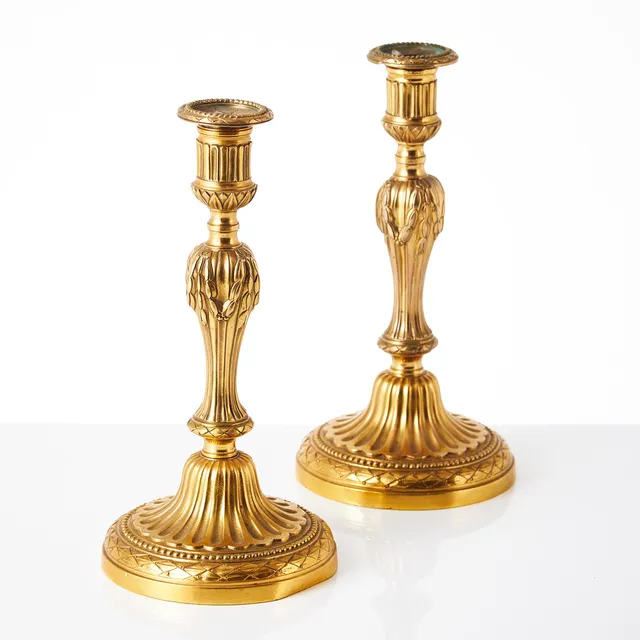 LJUSSTAKAR, ett par, mässing, Frankrike, Louis XVI -stil, 1800-talets slut.