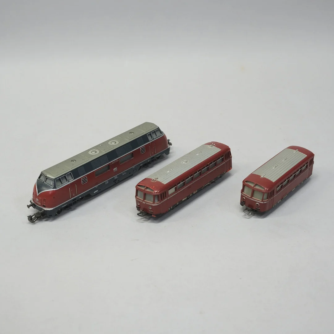 MÄRKLIN. MODELLTÅG. "DB800" OCH "3021 / V200060". SKALA H0. TRE DELAR. — Model railways — Björnssons Auktionskammare