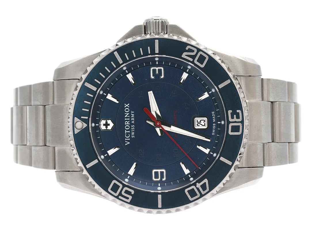 VICTORINOX, Maverick, Swiss Army, Cal ETA 2824-2, Ref nr. 241706, Serie nr. 151015194, herrur, 43 mm, stål, automatisk, safirglas, datum, glasbaksida, originallänk, viklås, Ref nr. VN1509, cert, november 2016, box, ytterkartong. — Klockor/Victorinox — Kaplans