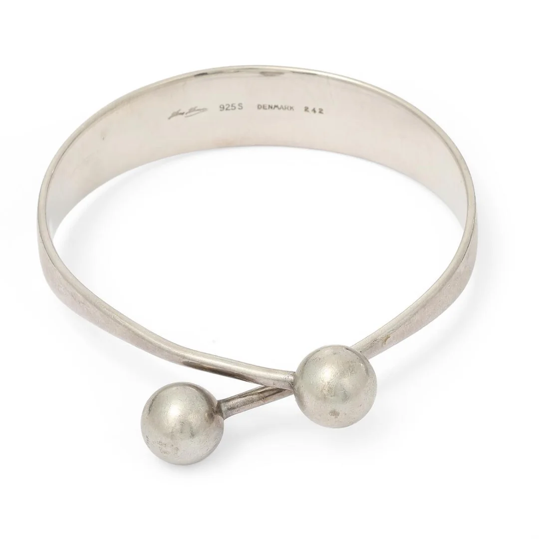 A sterling silver bangle. Design no. 242. Weight app. 43 g. Inner diam. app. 6.5 cm. — Jewellery/Bracelets — Bruun Rasmussen