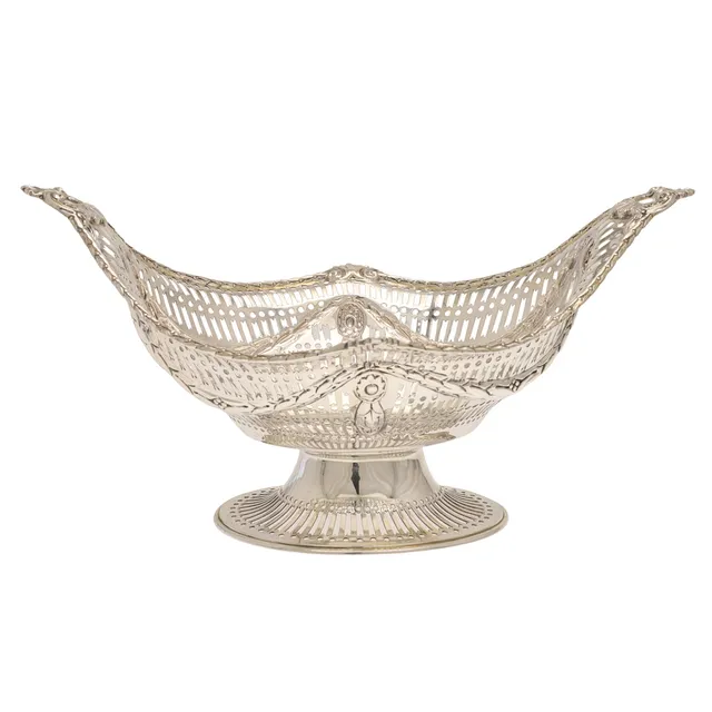 A LATE VICTORIAN SILVER TABLE BREAD BASKET.