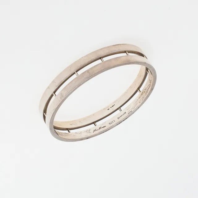 A SILVER BANGLE BY HANS HANSEN.