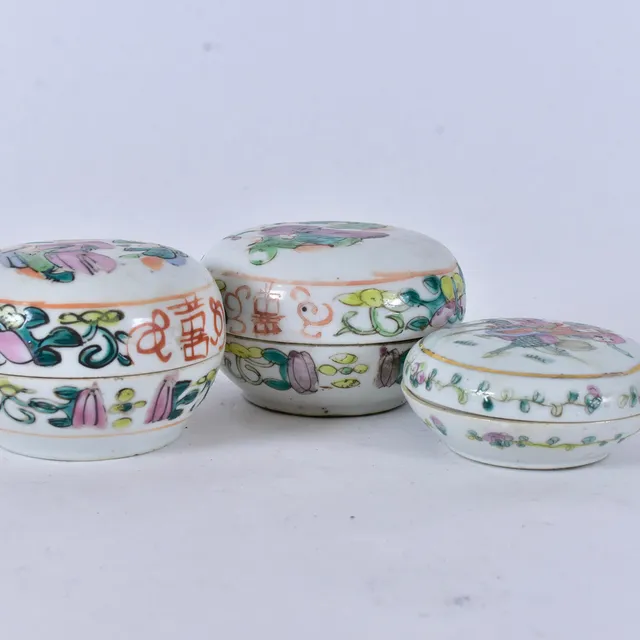 LOCKASKAR, 3-stycken, porslin, 18/1900-tal.