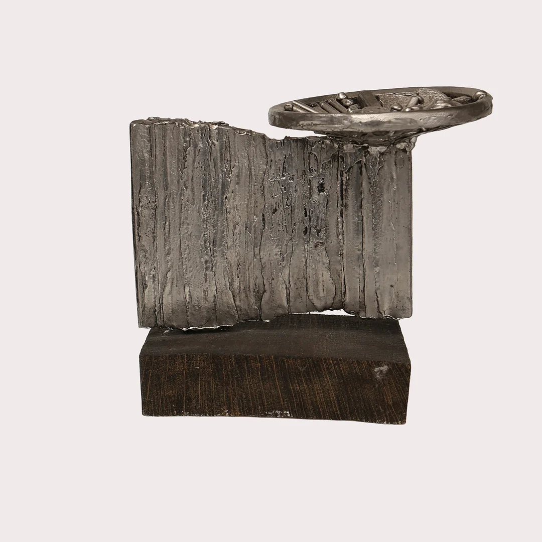 ÅKE LAGERBORG. Skulptur, "Utväg-Möjlighet", komposition, sannolikt försilvrat tenn på träsockel, signerad, daterad 1968. — Sculptures & Bronzes — Limhamns Auktionsbyrå