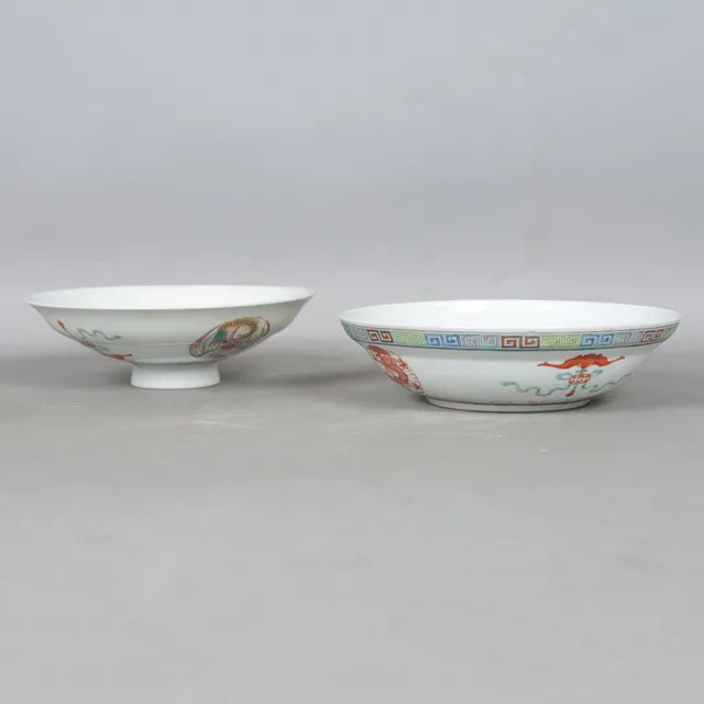TWO CHINESE PORCELAIN BOWL AND COVER, 20TH CENTURY.