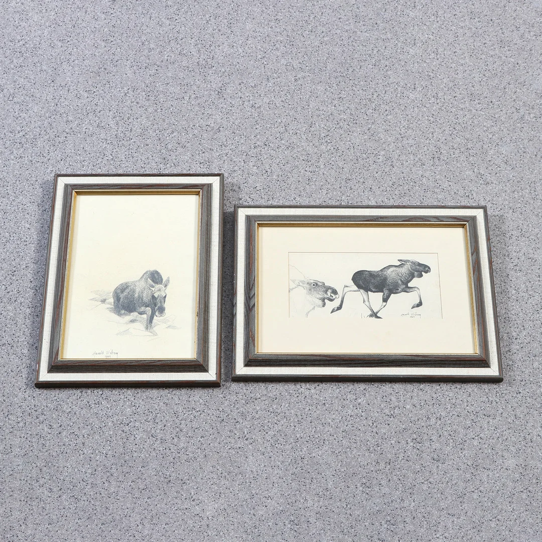 HARALD WIBERG. Blandtekniker, två st. Älgar. Signerade. — Drawings — Skånes Auktionsverk
