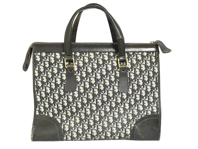 VÄSKA, CHRISTIAN DIOR, vintage, monogram, svart läder, 42x31x18cm, slitage,