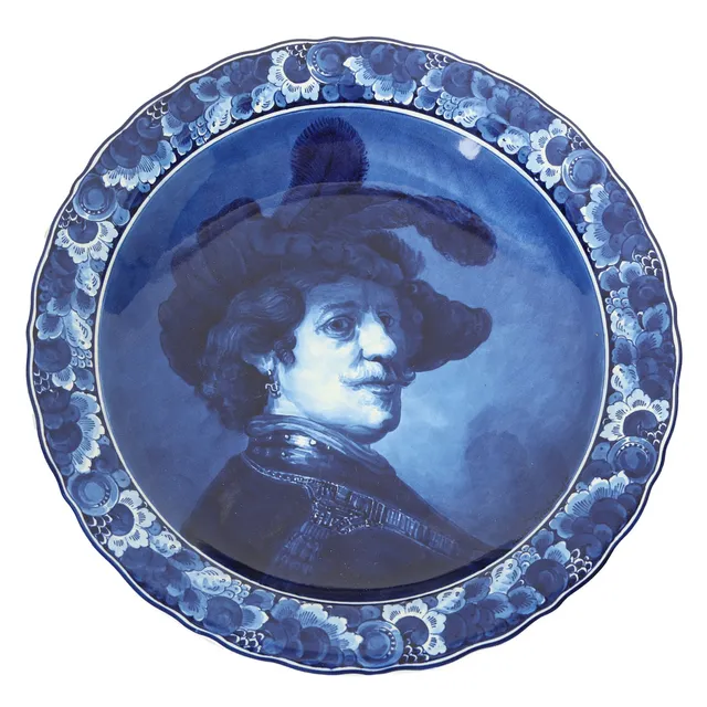 A LARGE DELFT CHARGER DEPICTING REMBRANDT.