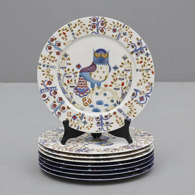 HEIKKI ORVOLA. Tallrikar, 8 st "Taika", porslin, Iittala, Finland.