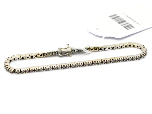 Armand i vitguld 18K 14,0g 19,5cm med diamanter 65 x ca 0,02ct, inneslutningar, Tennisamband