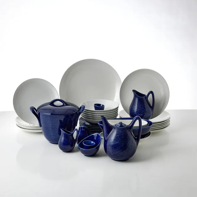 HERTHA BENGTSON. "Blå Eld", servisdelar, 36 st, Rörstrand, flintgods, formgivningsår 1951.