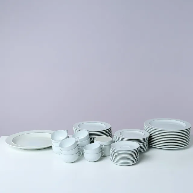 GRETHE MEYER. Stel af fajance, "Blåkant". Royal Copenhagen, Danmark, formgivet i 1965. (60).