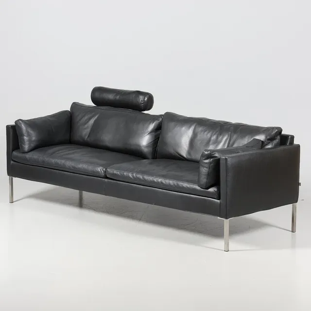 JENS JUUL EILERSEN. SOFFA, "Trenton", svart skinn, samtida.