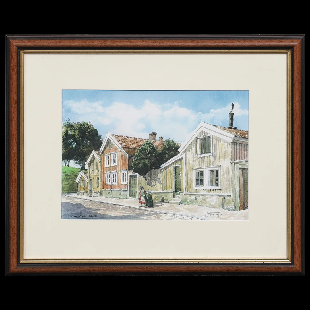 OIDENTIFIERAD KONSTNÄR, AKVARELL, FISKAREGATAN KALMAR, SIGNERAD, INGLASAD. — Paintings — Auktionskammaren Sydost Kalmar