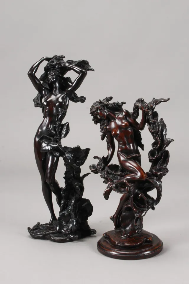 Ubekendt kunstner. Kvindefigurer, udskåret træ (2)