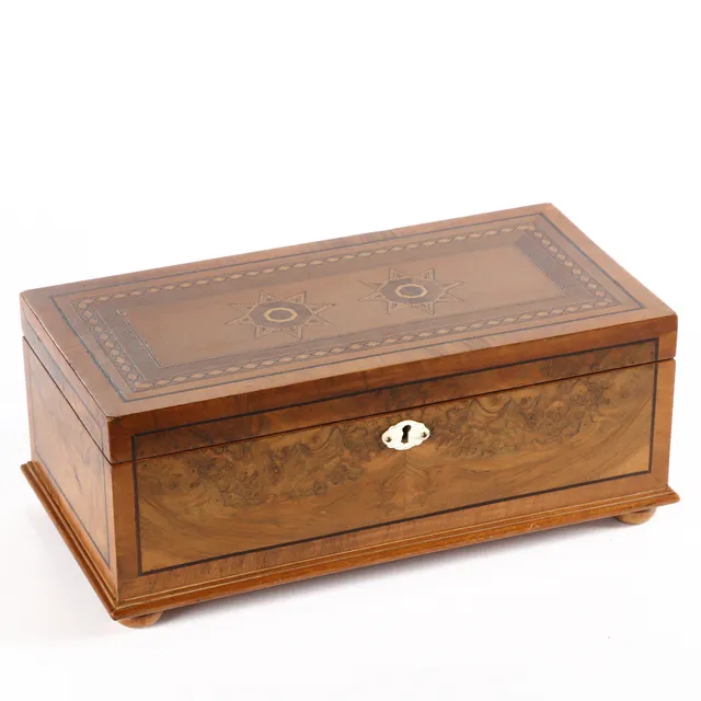 Cabinet w/ marquetry. 1900s.