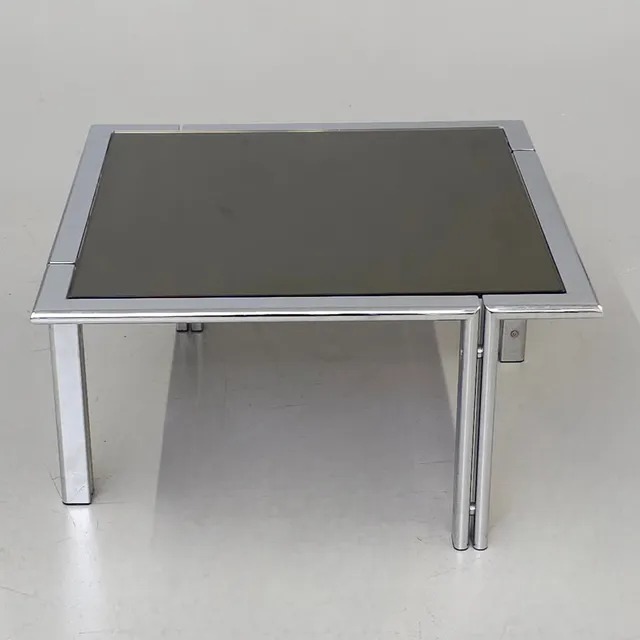 MESA DE DISEÑO AÑOS 70 EN METAL Y CRISTAL AHUMADO.