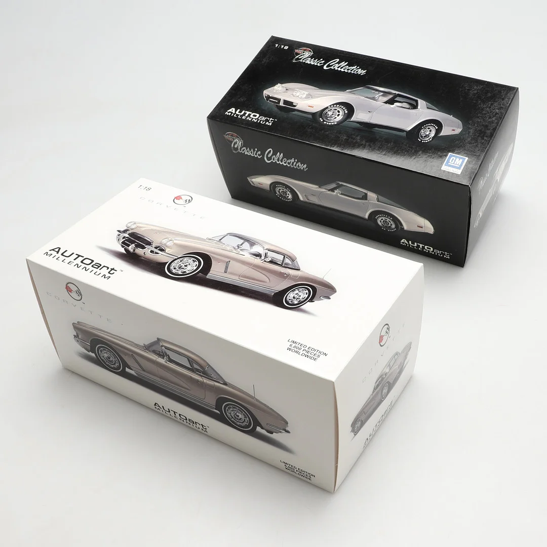 MODELLBILAR, 2 st, Corvette, AutoArt Millenium, varav en Limited Edition, skala 1:18. — Model cars — Crafoord Auktioner Malmö