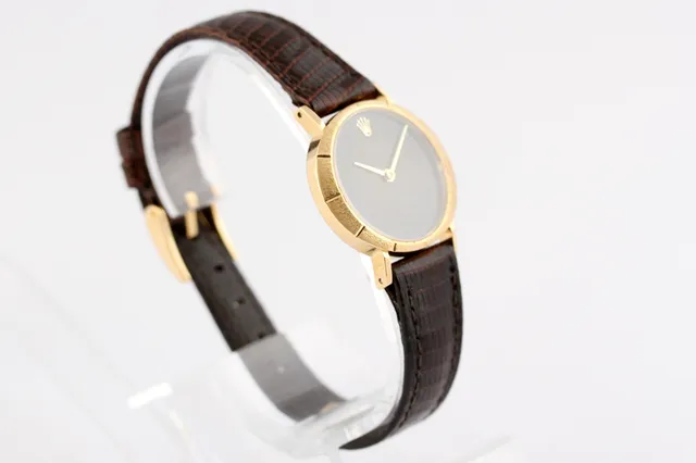 Damearmbåndsur - Rolex Cellini i kasse af 18kt guld