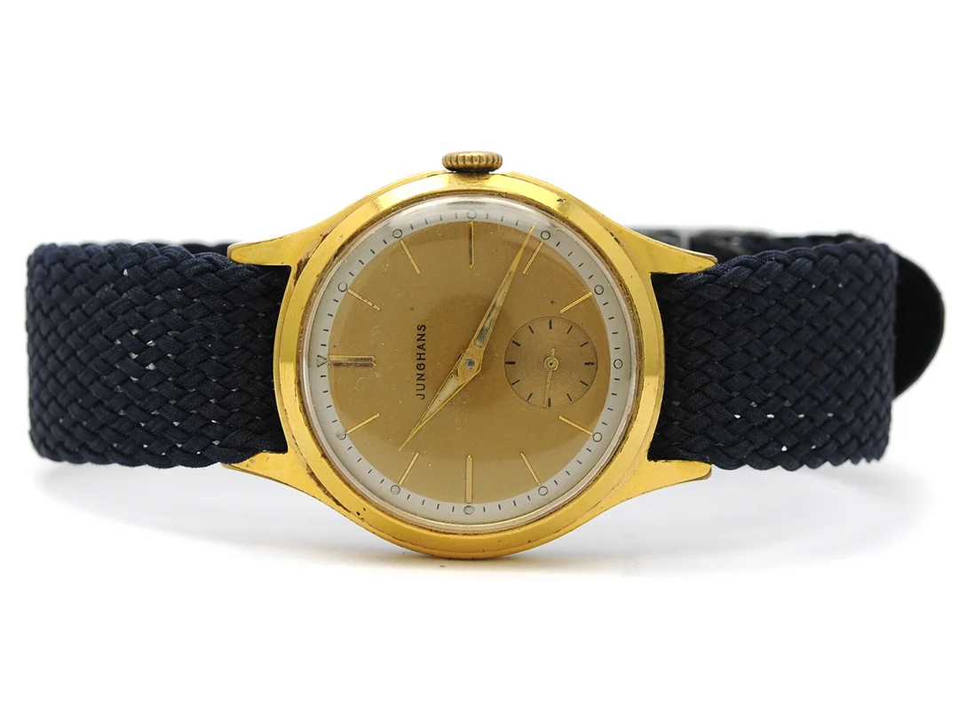 JUNGHANS, herrur, 32 mm, Cal 93, doublé, manuell, plexiglas, liten sekundvisare, skadad urtavla, skadad boett, perlonband, ca 1950. — Klockor/Junghans — Kaplans