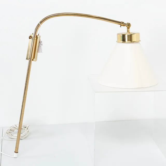 JOSEF FRANK. Vägglampa, modell 2484, Firma Svenskt Tenn.