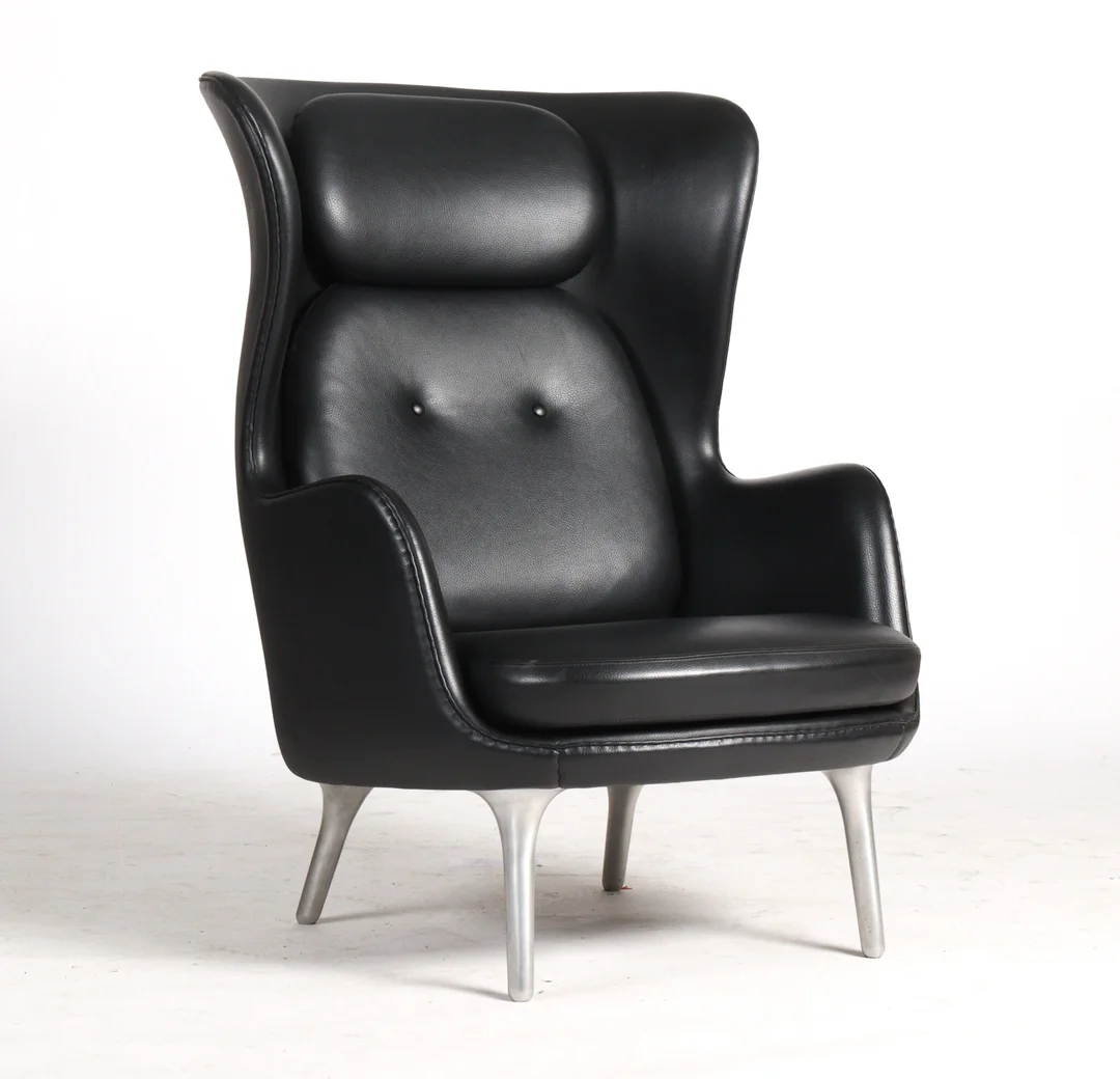 Jaime Hayon. Armchair, black leather, model 'Ro', model JH1J — Furniture/Lounge chairs — Lauritz