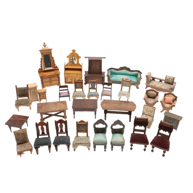 ANTIQUE DOLLS HOUSE FURNITURE.