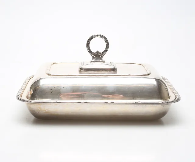 VÄRMEFAT MED LOCK, nysilver, CG Hallberg, tidigt 1900-tal.