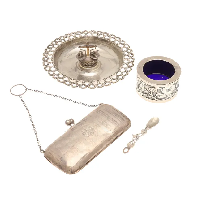 A MIXED LOT OF SILVER.