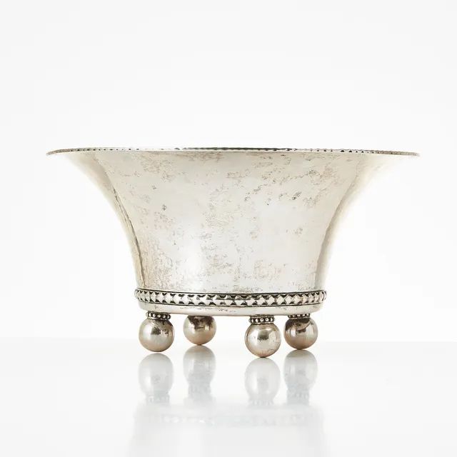 K ANDERSON. Skål på kulfötter, silver, Stockholm 1933.