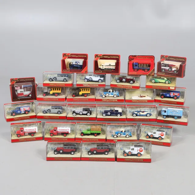 MATCHBOX MODELS OF YESTERYEAR - DIE CAST TOYS.