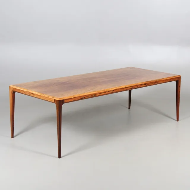 JOHANNES ANDERSEN. Soffbord, jakaranda, Silkeborg CFC Danmark. 1960/70-tal.