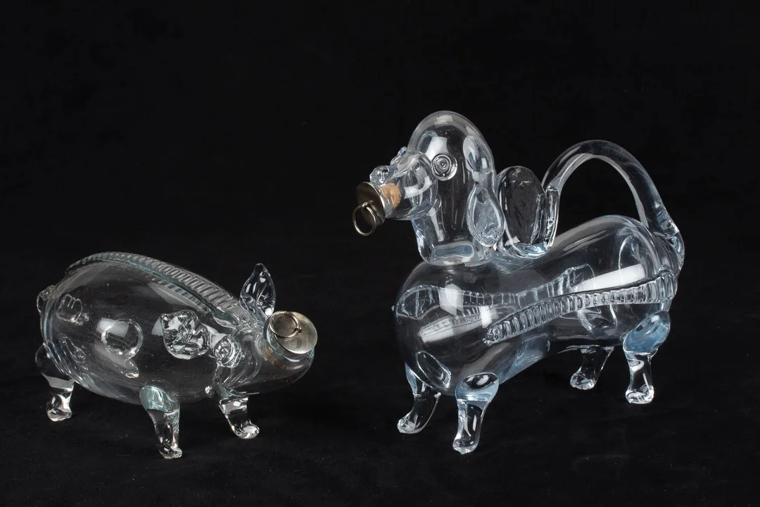 Holmegaard. Snapsehund og snapsegris (2) — Glass, porcelain and ceramics/Other glass, porcelain and ceramics — Lauritz