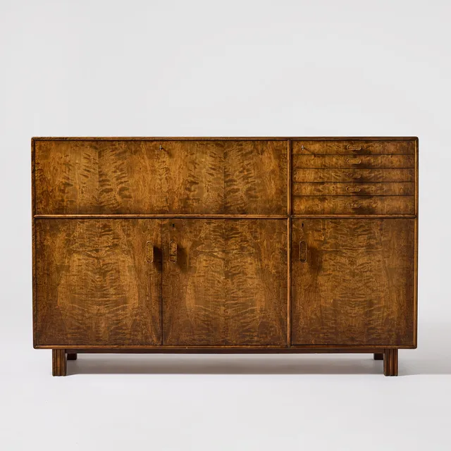 AXEL LARSSON. Sideboard, Svenska Möbelfabrikerna, Bodafors 1930/40-tal, modell 1219, bonad flammig björk.