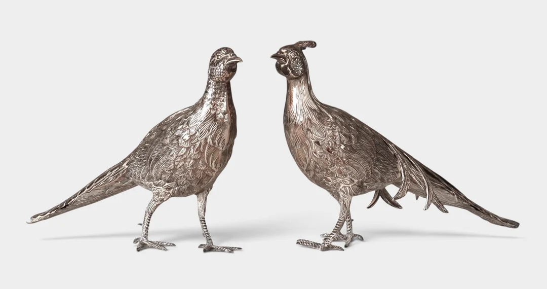 Pareja de faisanes en plata española punzonada. — Silver — Barcelona Auctions