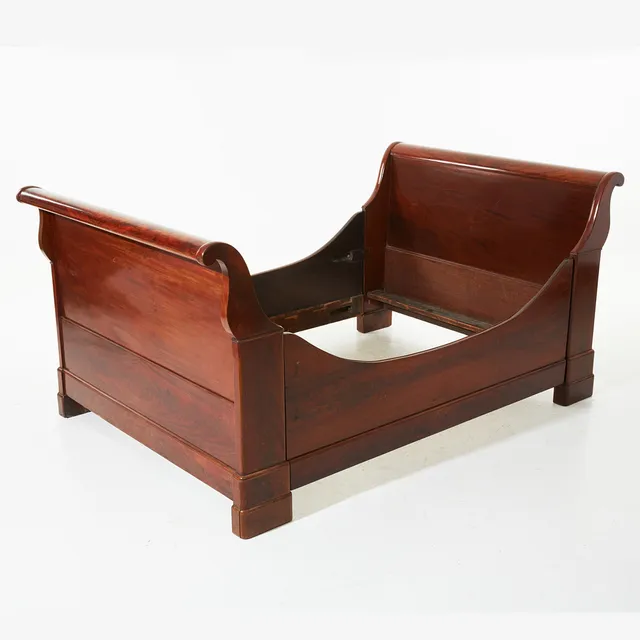 DAGBÄDD, sk. Lit Bateau, 1800-tal, fanerad i mahogny.