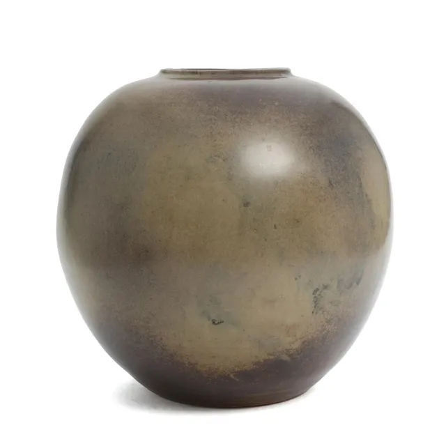 Carl Halier: Round stoneware jar. Decorated with sung glaze. Signed monogram, 11–2-1935. Royal Copenhagen. H. 25 cm.