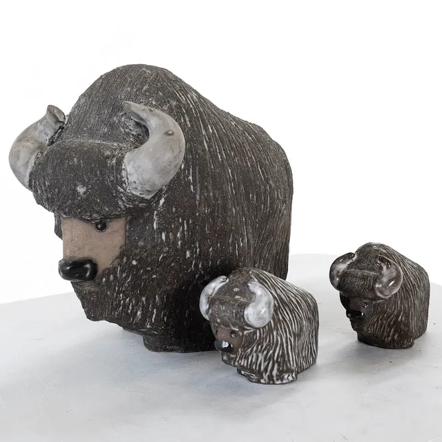 GÖRAN ANDERSSON. Figuriner, 3st bisonoxe, stengods, Upsala-Ekeby.
