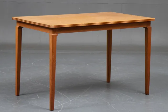 Frits Henningsen. Sofabord af egetræ, 1900-tallets midte