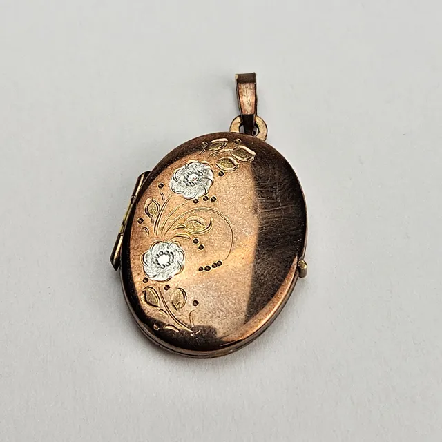 MEDALJONG, guld, 18K, total vikt ca. 2,7 gram.