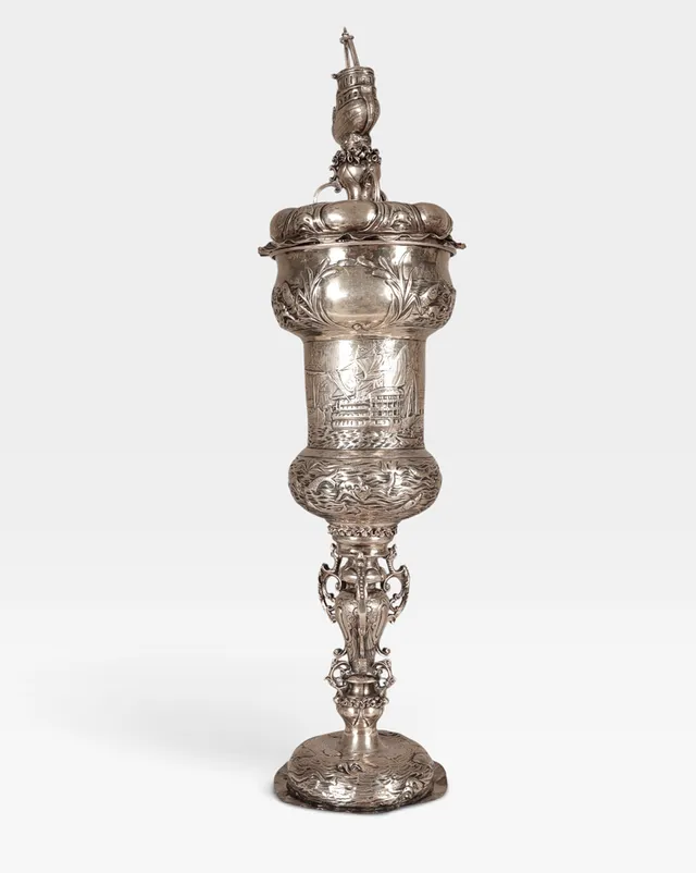 “Pokal” alemán en plata de Neresheimer & Söhne, Hanau, hacia 1903.