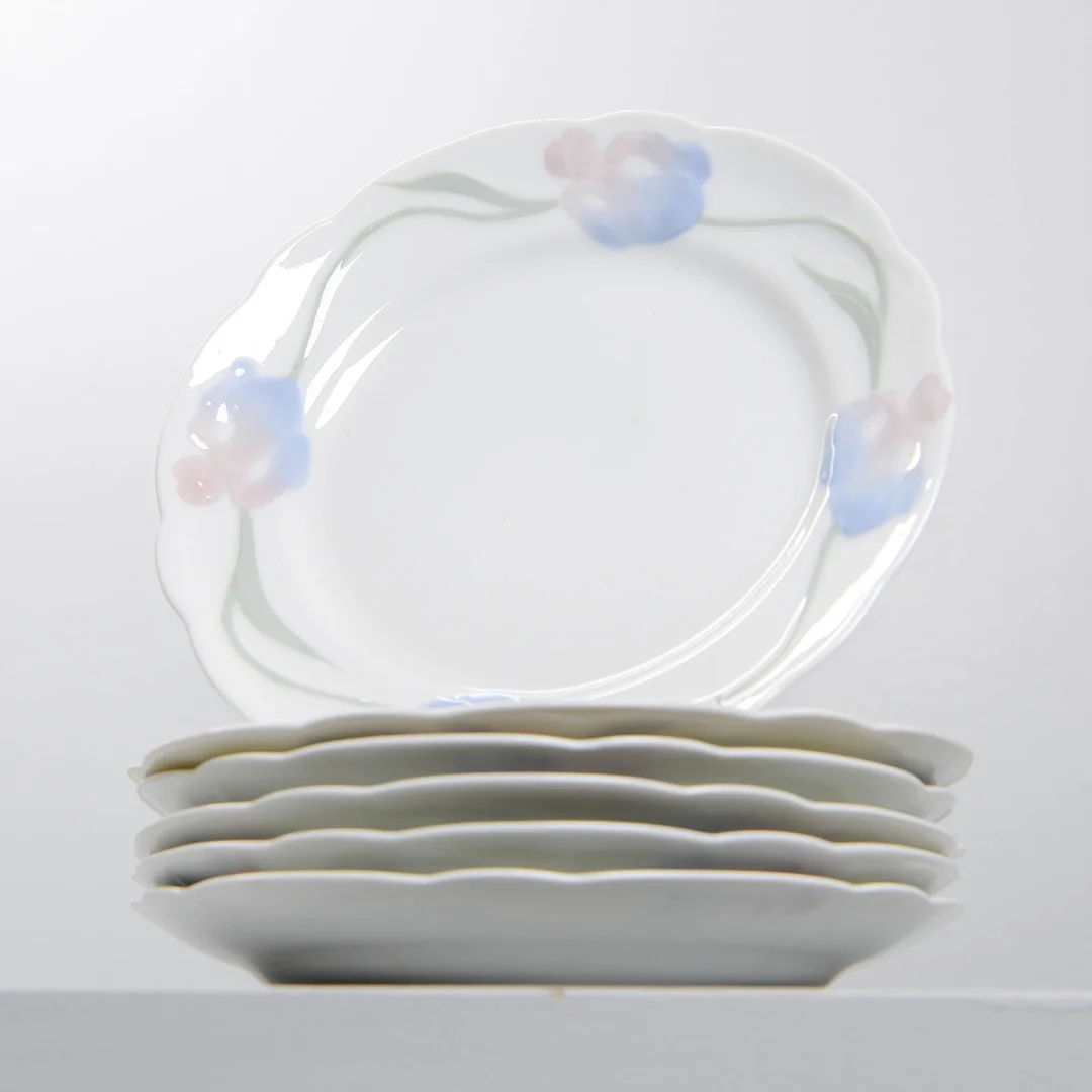 ALF WALLANDER. "Liljor", assietter, 6 st, Rörstrand, formgiven 1897. — Tableware — Formstad Auktioner