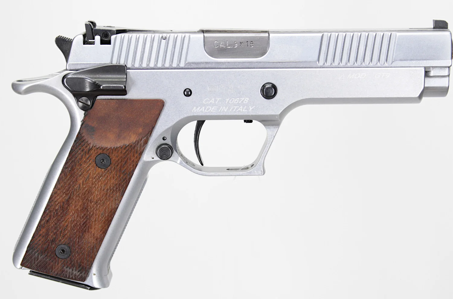 98. PISTOL, italienskt, Halvautomatisk, fabrikat Pardini, modell GT 9, kaliber 9x19, tillv.nr K01226, se-nr 2260951. — Pistols — Walter Borg