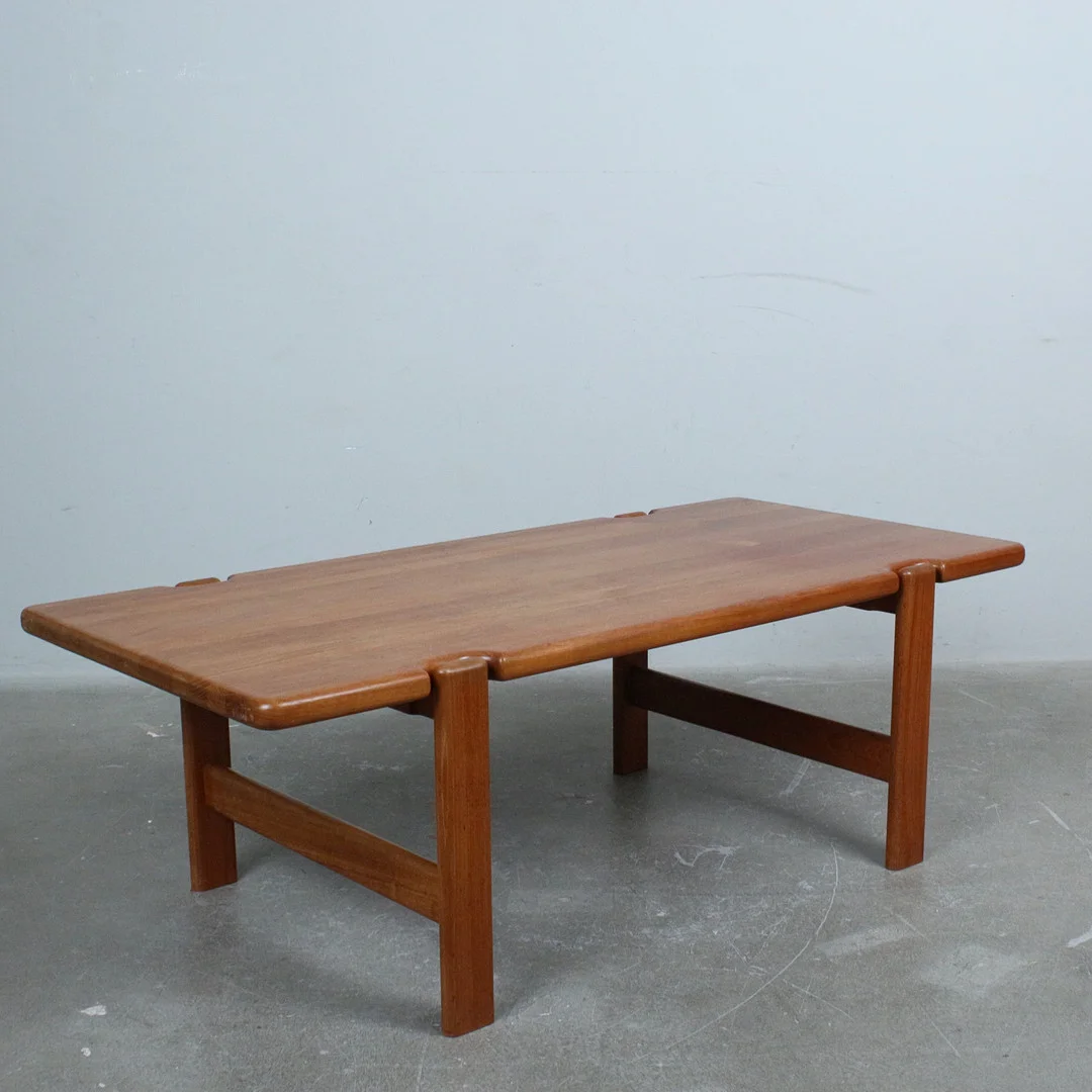 NIELS BACH. ZUGESCHRIEBEN. Couchtisch / Coffeetable, Dänemark, 1960er Jahre. — Coffee Tables — Stockholms Auktionsverk Düsseldorf/Neuss